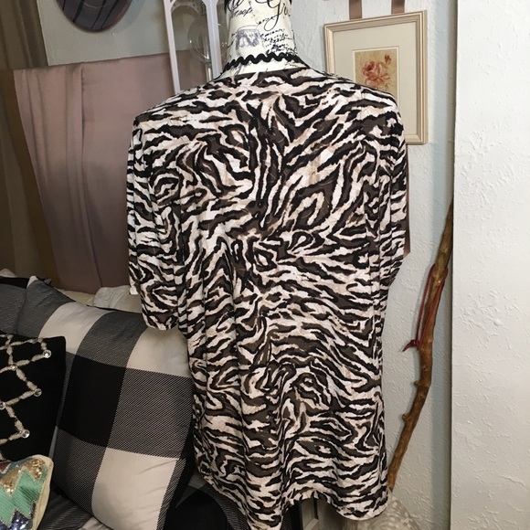 JM Collection Woman square neck zebra print blouse - Picture 5 of 7